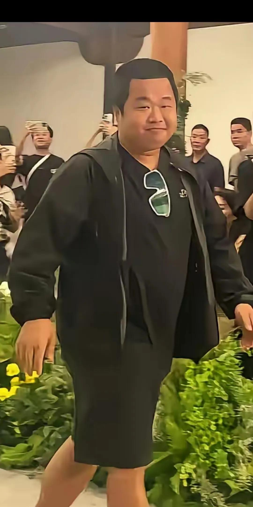 把户晨风被封杀，等同于张雪峰各大平台账号禁止关注，是抹黑张雪峰的贡献。
第一，张