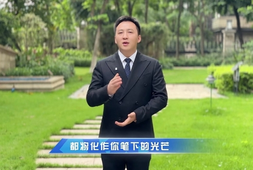 大双为了流量也是拼了，只有初中学历的他，咬文嚼字为高考考生送祝福。

他能对着镜