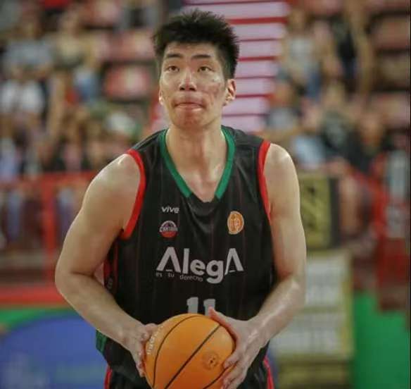 留洋受挫！余嘉豪西乙四战场均仅4分，球权太少表现难以令人满意