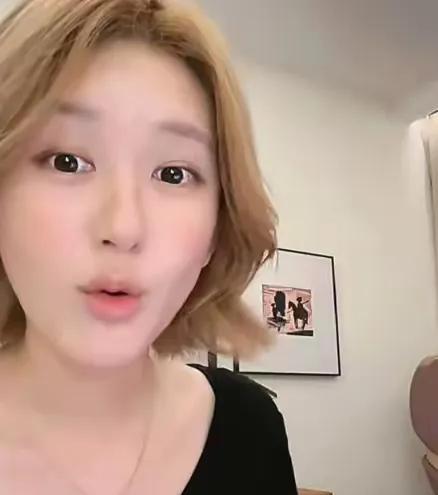 赵露思直播满口谎言！
赵露思最近因为和公司关系，处在舆论的风口浪尖，昨天她在直播