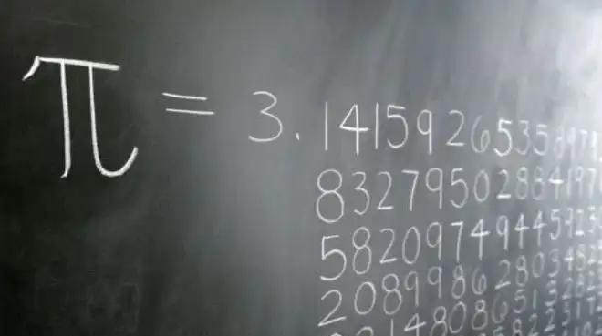 公元前3世纪，阿基米德只用了尺子和纸笔，就计算出了π的小数点后六位数值！更难以置