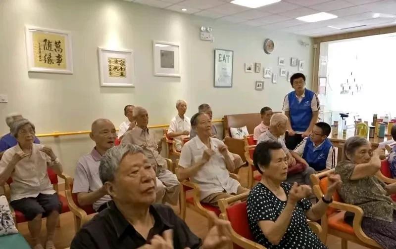 养老院根本不是养老的地方！
养老院常常被描绘成老人安享晚年的 “幸福天堂”。完备