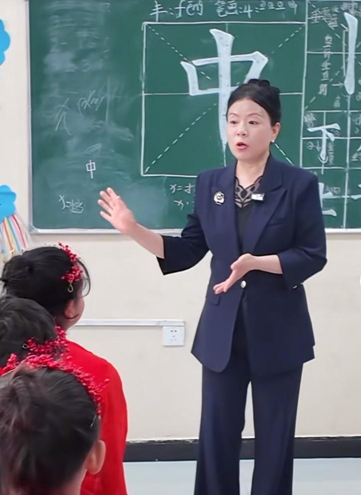 田静说许妈，不陪自己的孙子，跑到远在千里之外的新疆，去陪别人孩子过六一儿童节，这
