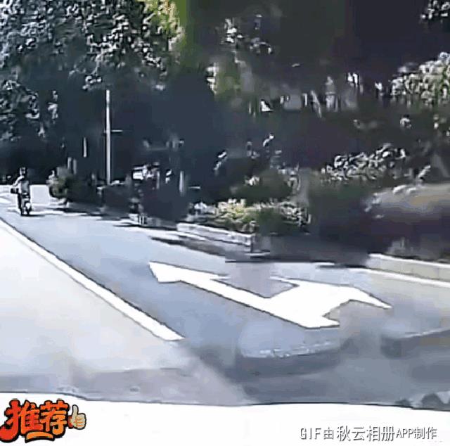 就佩服这种拐弯不看后面的，而且还戴着耳机