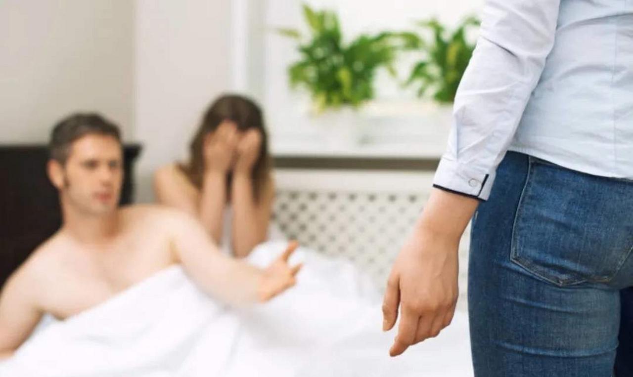男人花心并不可惧，就怕他在外面仅有1个女人。
为何一些经济状况良好的原配妻子，宁