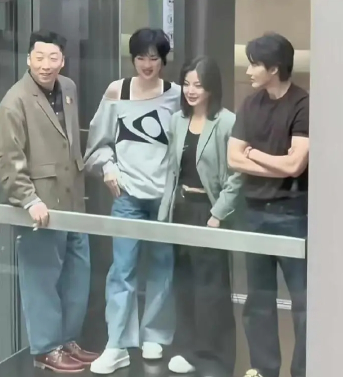 华为千金居然那么高，姚安娜有一米八