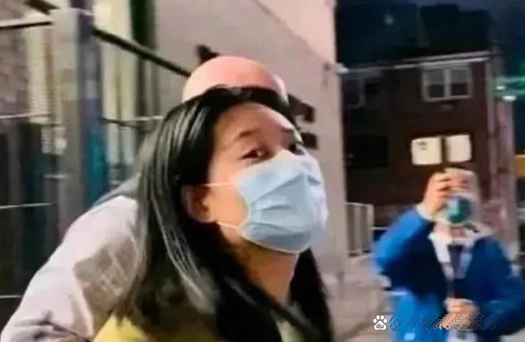 张晓宁在美国被捕，这是一出闹剧，而张晓宁本身就是一个悲剧。张晓宁感到自己身为一个