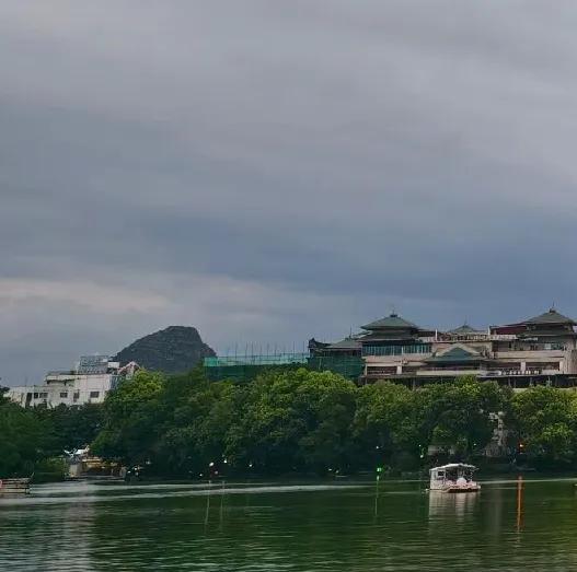 莫迪真的是老江湖了，现在美国加税，他就跑过来找我们，但是找我们之前，他还去日本，