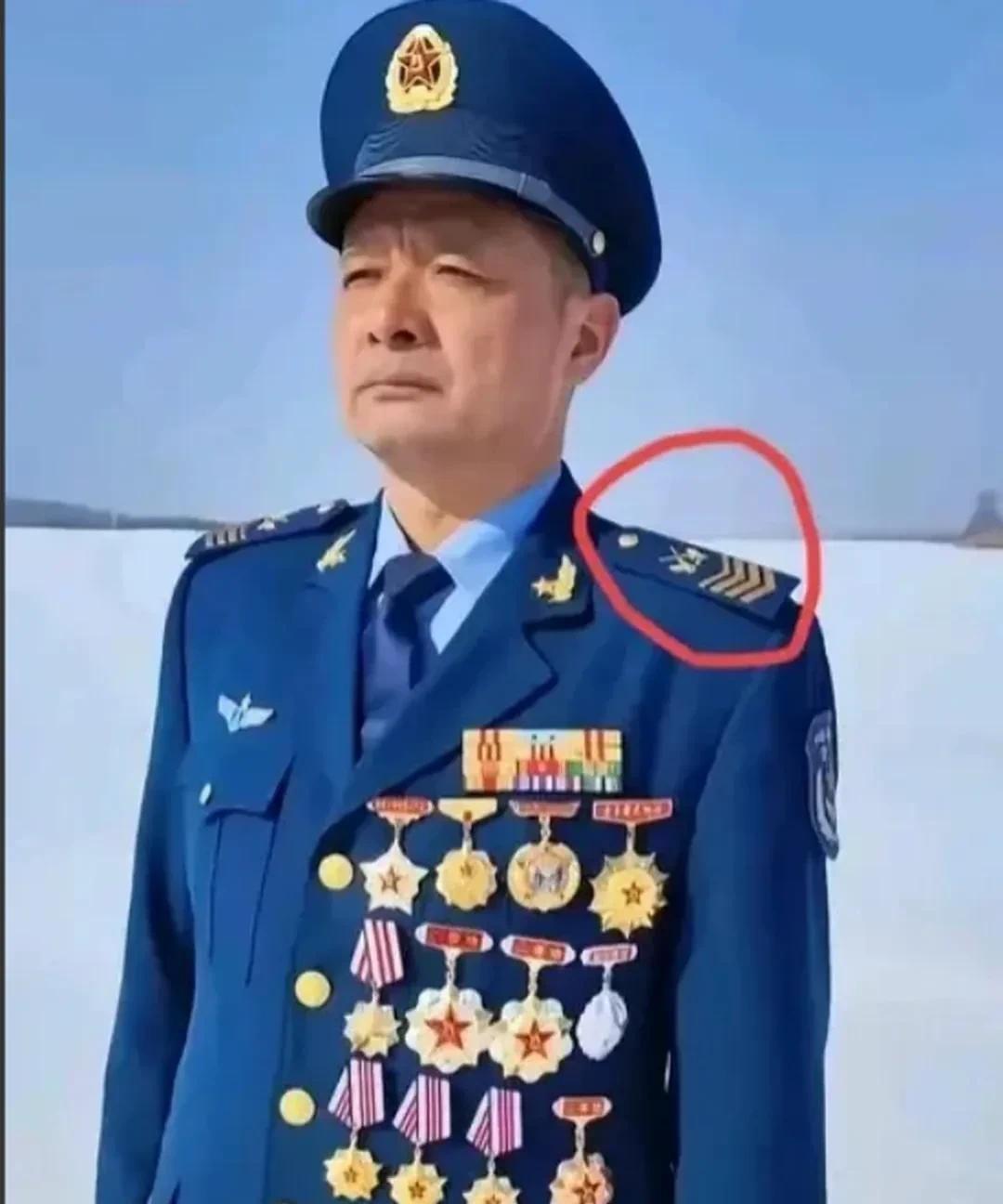 厉害了[赞][赞][赞]
这军衔是什么级别？胸前挂满军功章！