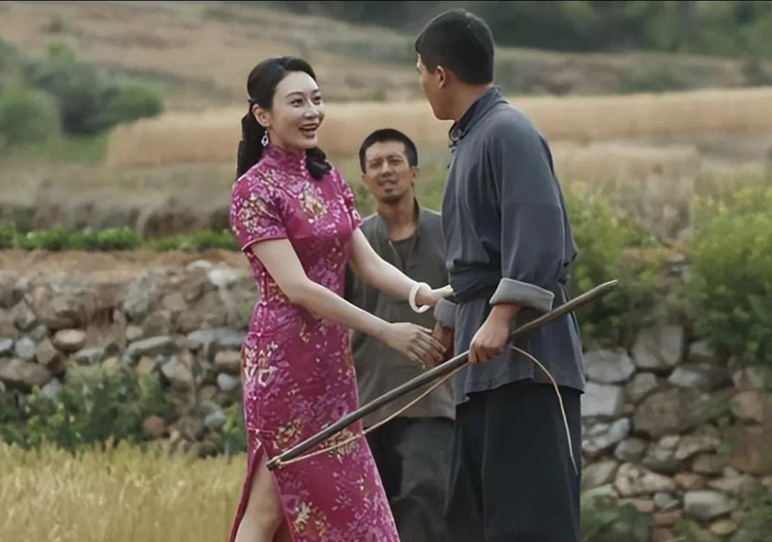 大脚一直没变，是绣绣变了，绣绣变得不爱自己了，所以大脚也觉得她不值得被爱了。
在