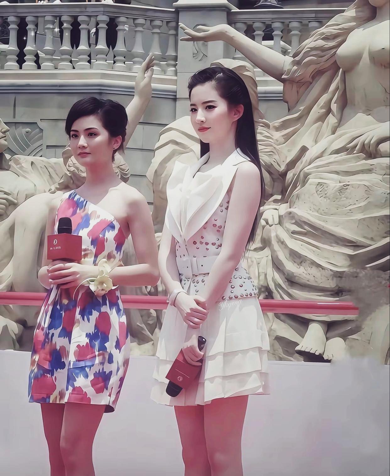 这两位天仙一样的美女大家说谁更胜一筹呢？#刘亦菲# #明星 刘亦菲#