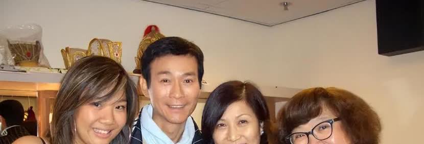 沈殿霞在临终前找来前夫郑少秋，希望他能在自己离世后照顾女儿郑欣宜。郑少秋也答应了