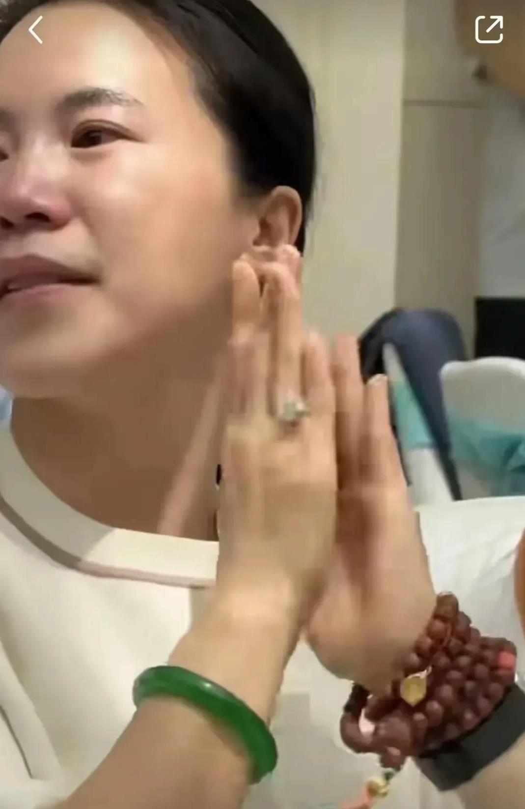 没想到啊
李隼教练女儿婚礼上
王楠李晓霞张怡宁
哪一个人的名字都响当当啊
李隼教