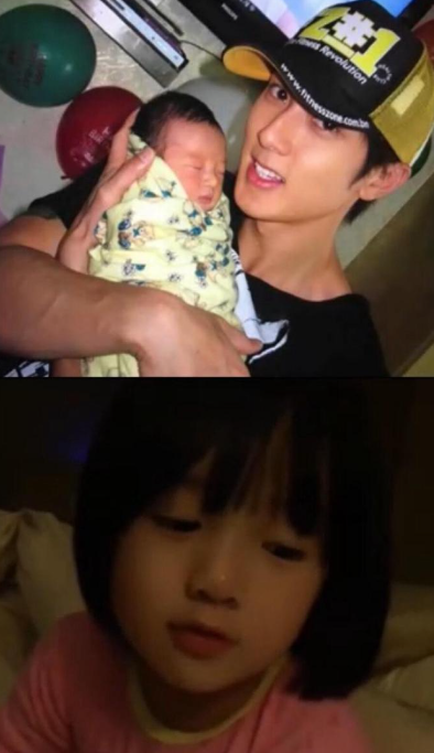 吴尊：好爸爸典范，家庭观太正了！
早上六点半就起来做早餐，再送孩子上学，孩子放学