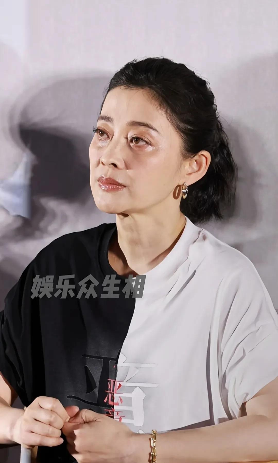 我发现，大眼睛的女人都不抗老啊！
看梅婷出席陈思成新电影《恶意》的首映礼，五十岁