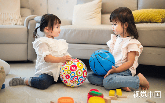 听爸妈的话，我乖巧懂事，不再与养妹争宠后，他们却慌了