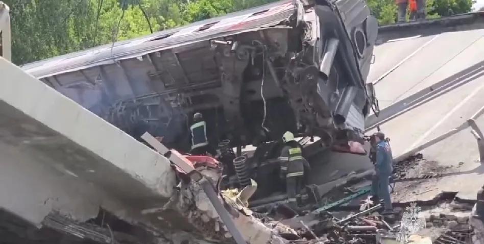 无论如何乌克兰袭击民用设施且在客运专列通过的时候袭击这事儿，总归是不妥当的。最近