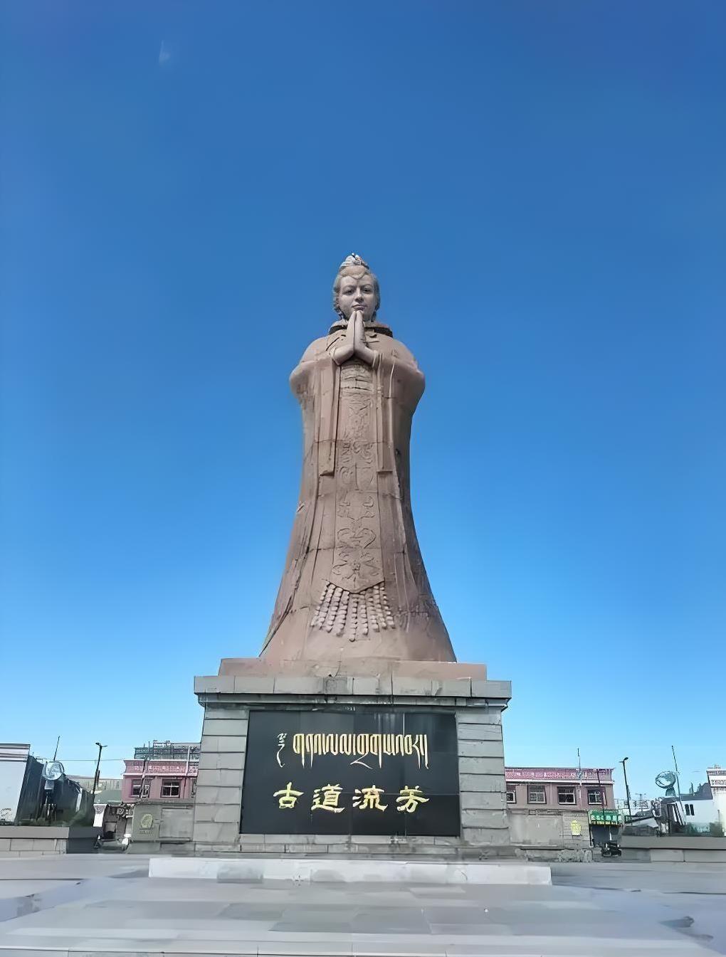 共和县属于青海省海南藏族自治州。共和县，这个位于青海省东北部的美丽县份，不仅拥有