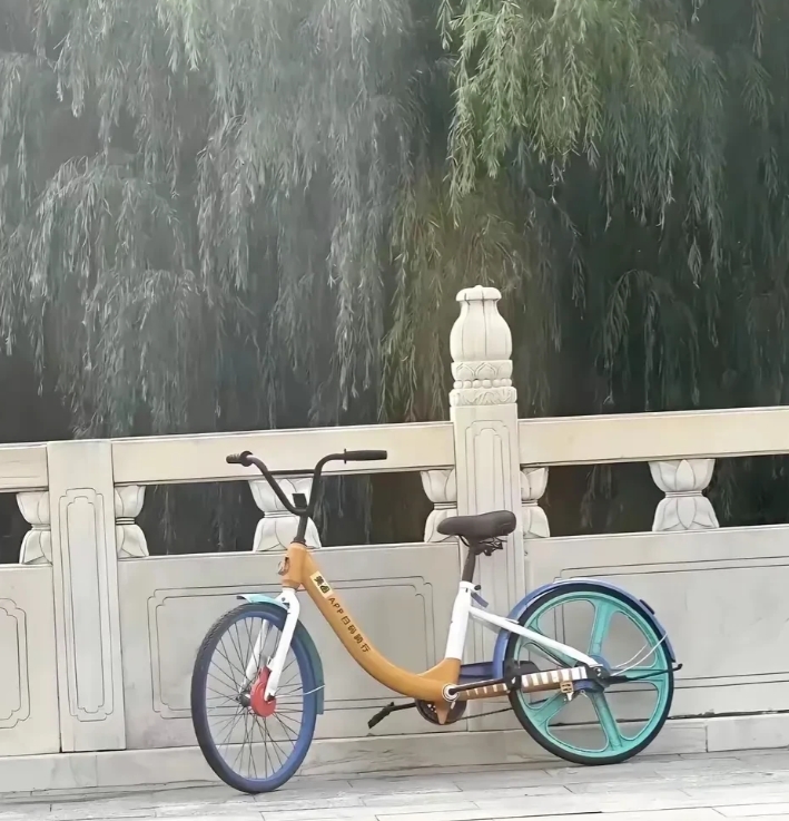 朋友离婚两年又复婚了。
复婚后听说老婆在这两年交往了不少男的，一想到还都上过床，