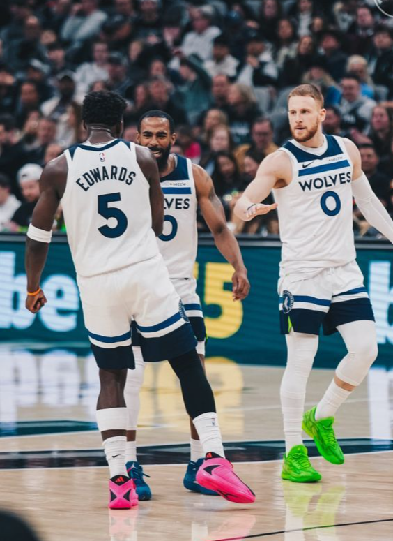 爱德华兹狂砍55分创下生涯得分新高，森林123-126惜败马刺，麦克丹尼尔斯23