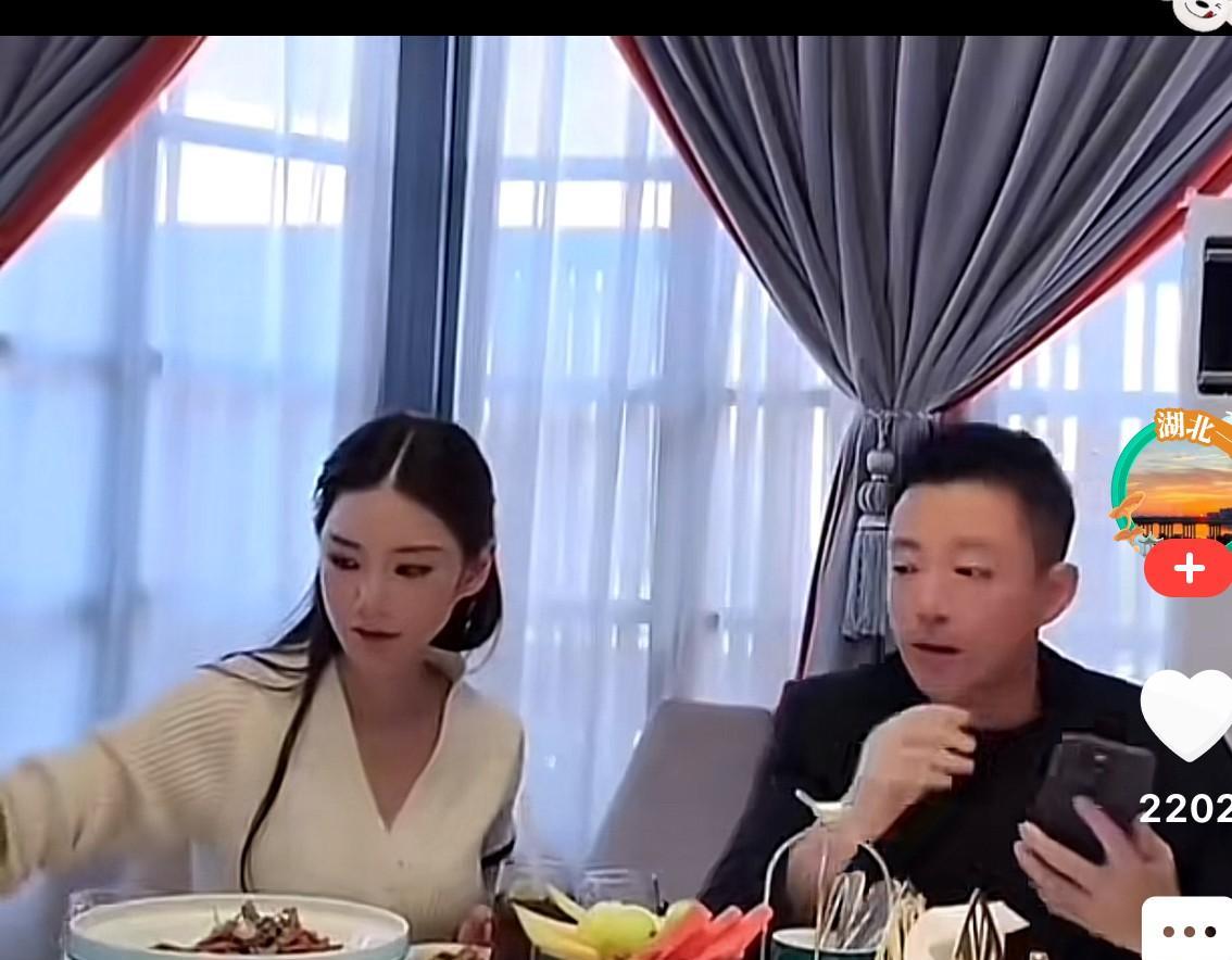 汪小菲真的变了，现在对汪小菲除了事业就是儿女，不玩，不喝酒，不消费，卯足了劲儿做