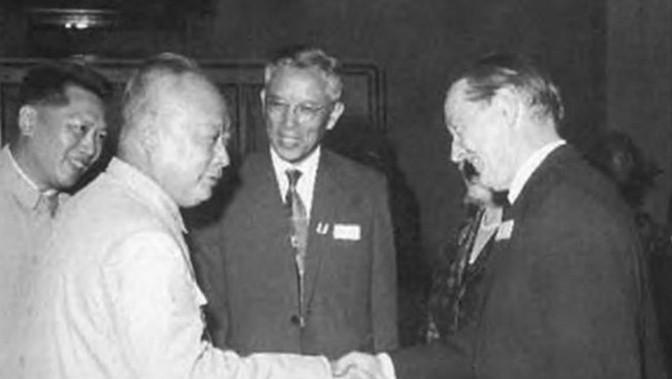1959年，赫鲁晓夫访华，要求我国释放美军俘虏。时任外长的陈老总立即予以驳斥，谁
