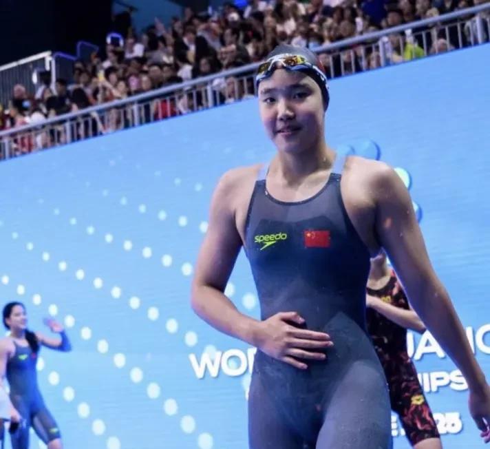 中国12岁游泳天才少女于子迪惊艳了世界，上初中的年纪就在2025新加坡游泳世锦赛