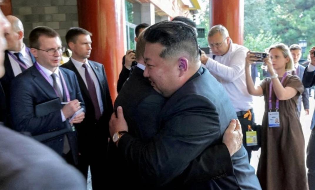 阅兵当天朝韩互动内幕，韩方举动被我国“警卫严厉制止”
朴智元称，“我在他身后3、