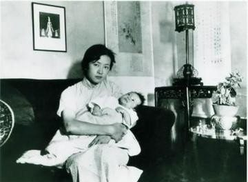 1969年，37岁梁从诫被下放江西劳动，妻子周如枚立刻提离婚，还给儿子改名换姓，