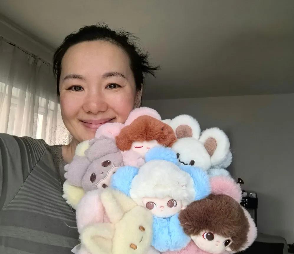 咏梅真是聪明，圣诞节时跑美国过，热闹非凡，美国到处游玩！如今过春节了，又回到北京