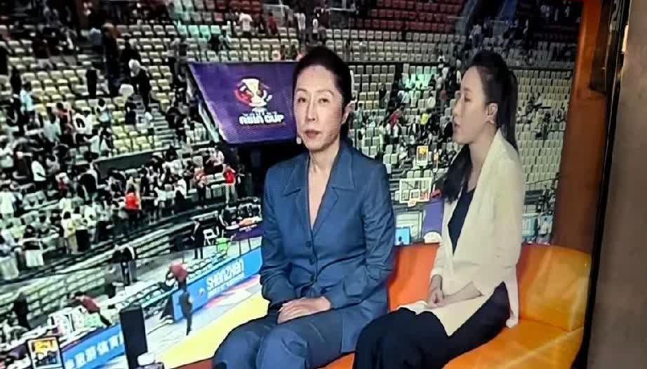 女篮输日本，郑薇沉默了，韩旭哭了，日本小将田中心笑了，恕我直言，张茹只能给李梦打