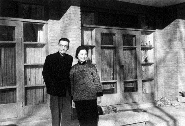 1962年，林徽因去世已经7年，61岁的梁思成不顾众人反对，娶了小自己27岁的林