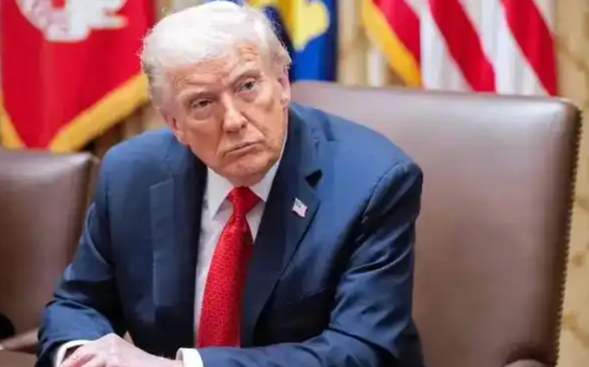 “我还是喜欢你桀骜不驯的样子！”一向猖狂的美国在谈判桌上怂了！中国的稀土战略彻底扼住美国命脉…