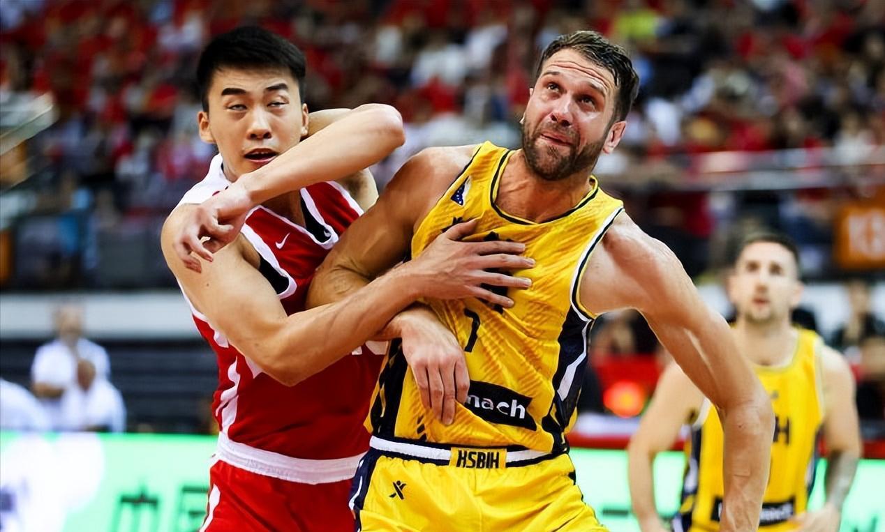 该死的爱国哨。
75:73，中国男篮最后赢了2分。
但你知道吗，这场比赛他们罚了