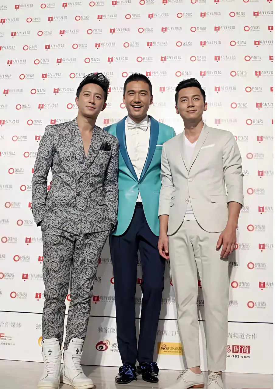 三位男神我觉得还是李晨的名气更大
