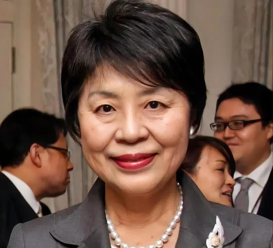 能力在高市早苗之上，上川阳子绝对能担日本首相这份责任。目前她是众议院议员，辅佐多