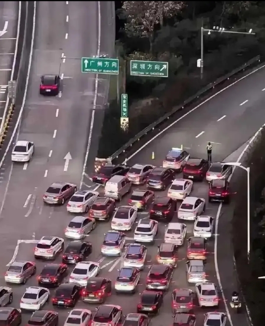 这一幕差距确实很大。