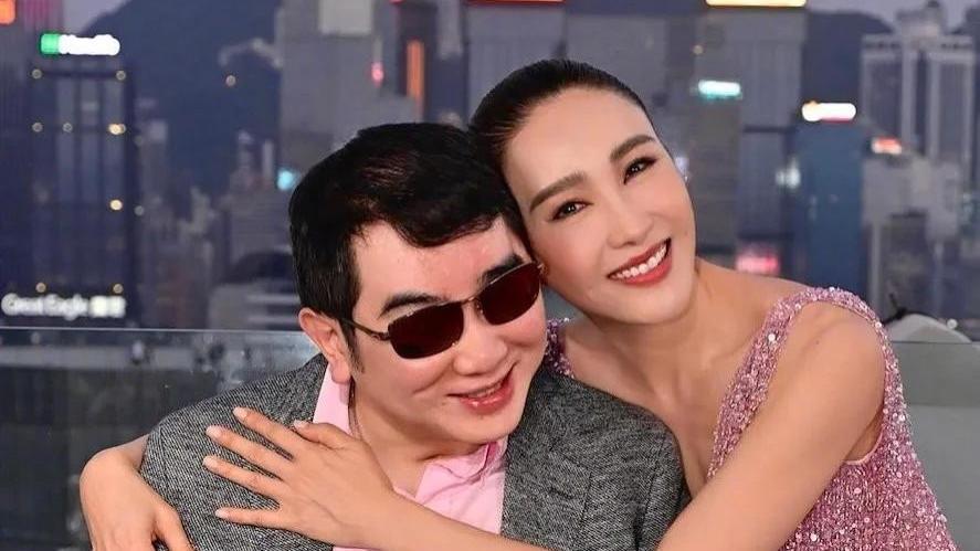 童年贫困，命运巨变，最终如何涅槃重生？