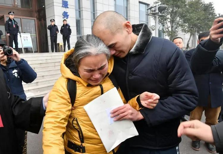 事情要从2005年1月10日说起。
那天清晨，临沭二中的高一女生高某没来上课。班