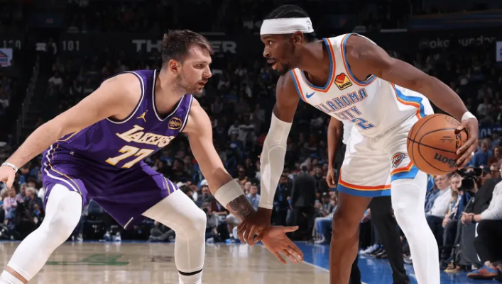 NBA常规赛，湖人92-121不敌雷霆。
赛后湖人主帅JJ-雷迪克在接受记者采访