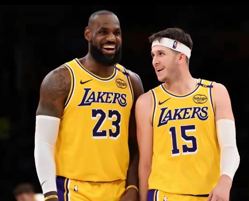 别再尬黑詹姆斯“刷分”！最后一攻的选择尽显领袖格局
 
还在说詹姆斯为了得分上双