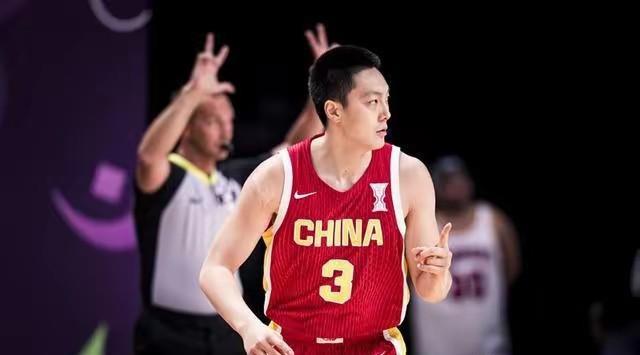 周琦还是那个周琦！世预赛中国男篮12人呼之即出
◎技术与经验同在，豪华阵容凸显！