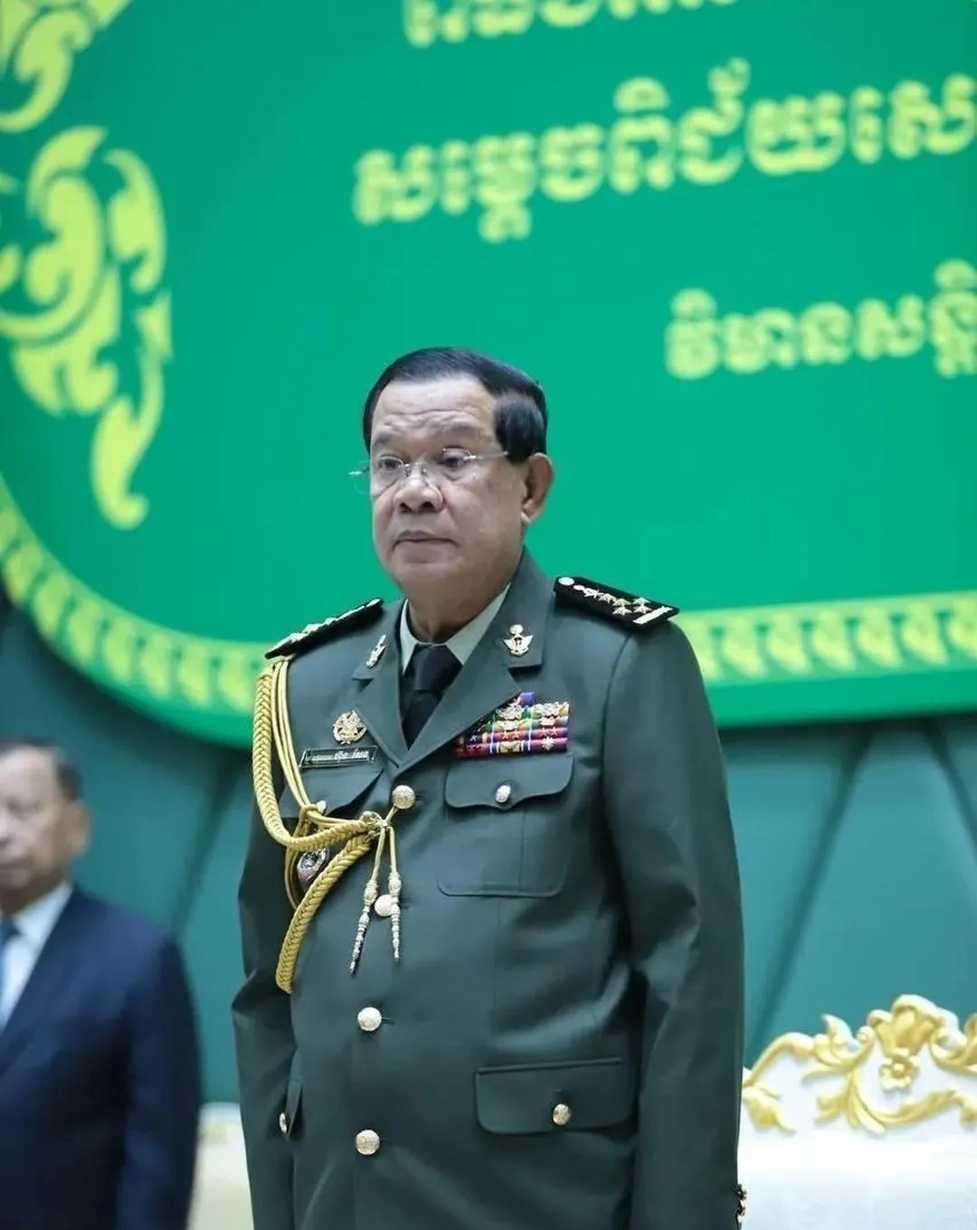 柬埔寨将军多到让人惊讶











柬埔寨军队里将军多得吓人，十万人里