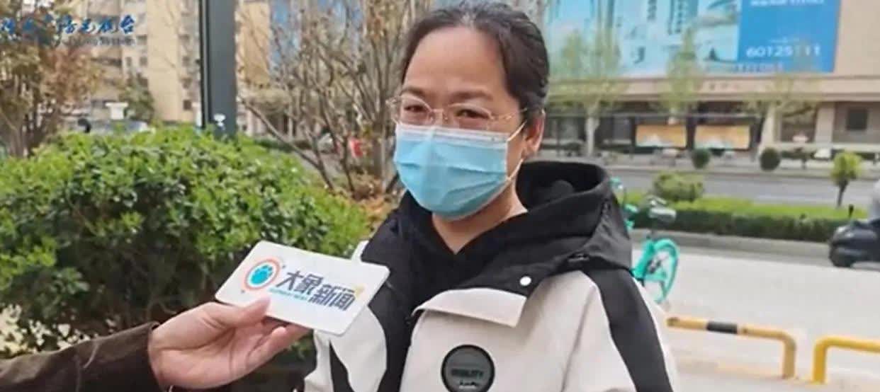 这事儿真让人无语。刘女士有正规出生证明，就因为出生医院倒闭查不到档案，还得做亲子