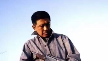“我宁可重拍，也不会让他得逞。”2000年，导演陈国军筹拍《末路1997》，没想