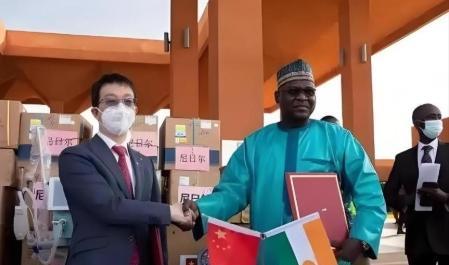 外媒5月23日报道，尼日尔过渡政府发表通告，要求中国石油和中国天然气集团所有员工