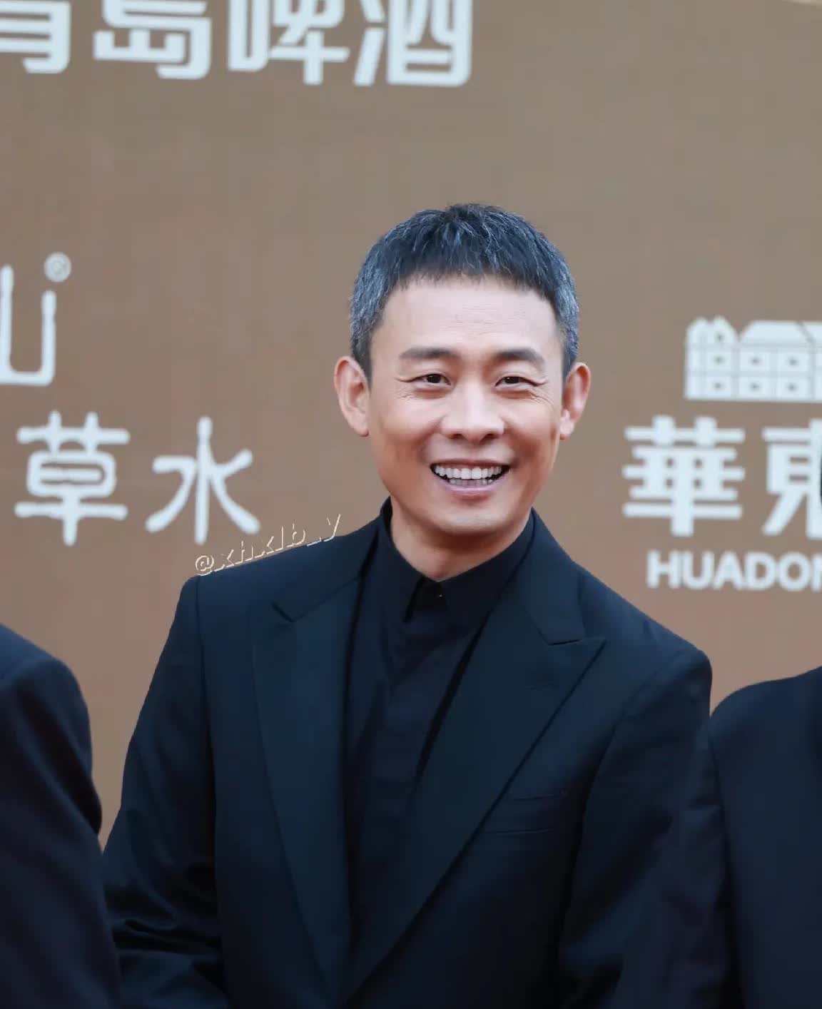 张译决定暂时息影

不是因为钱赚够了

也不是因为不爱演戏了，他很坦诚地