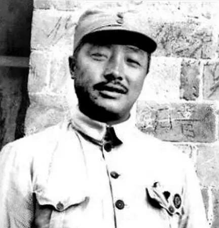 1974年4月18日凌晨2点左右，周总理突然把华国锋叫到他平时办公的地方，神情严