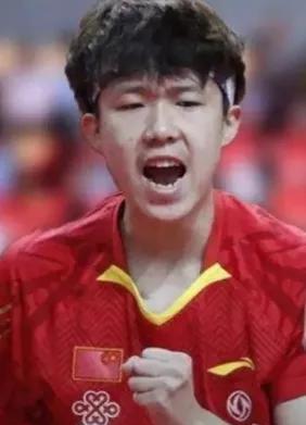 恭喜王楚钦晋级8强了，0比2落后逆转了，王楚钦涨球了，和小胖一样落后的情况下换了