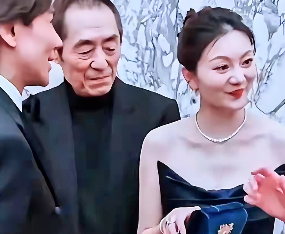 恩爱25年，陈婷把张艺谋熬成爹，她给所有“已婚女人”上了一课。
